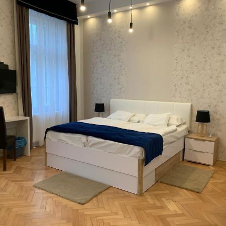 W19 Apartments Мисколк Екстериор снимка